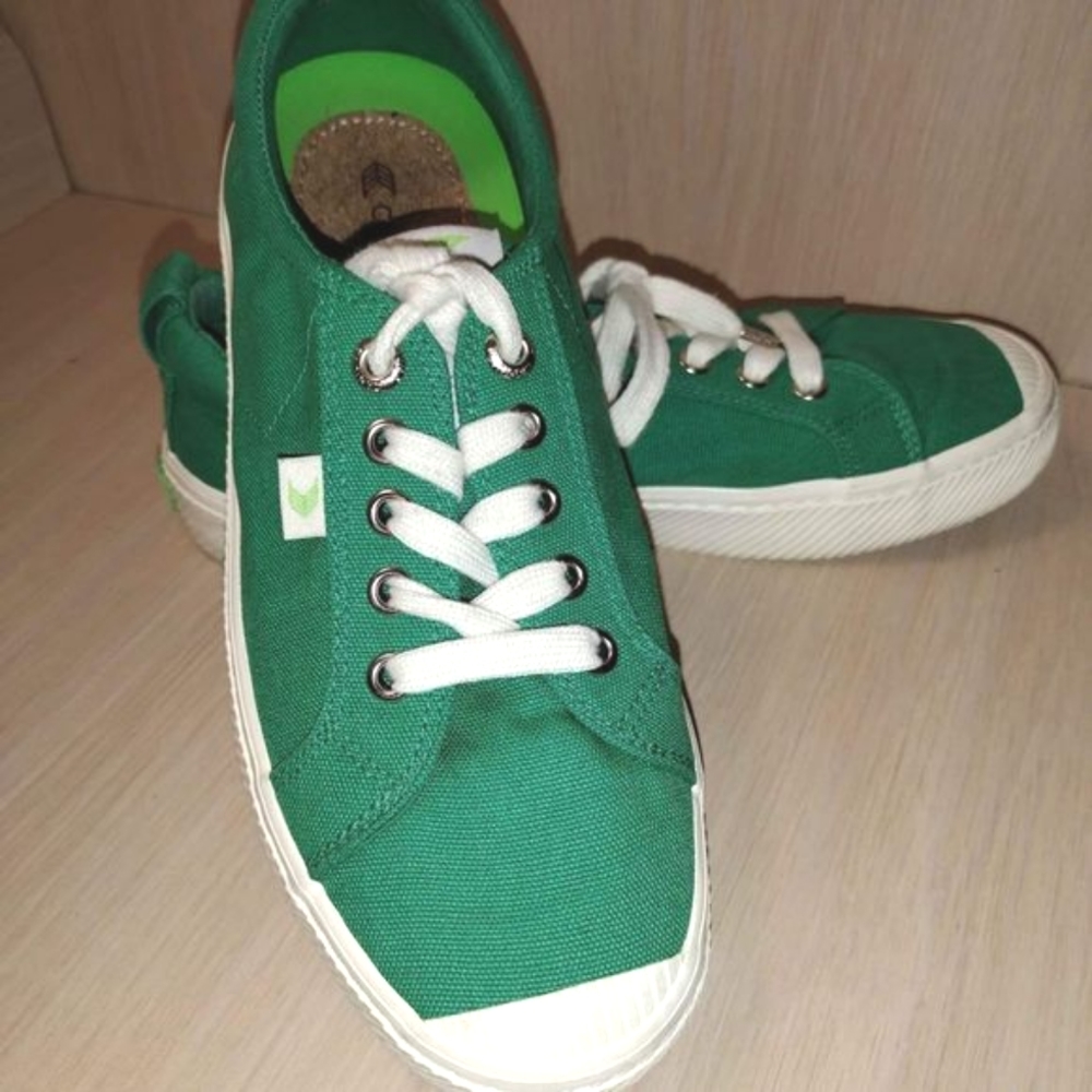 Organic ~Cariuma~ Low Top- Lace Up Sneakers!
